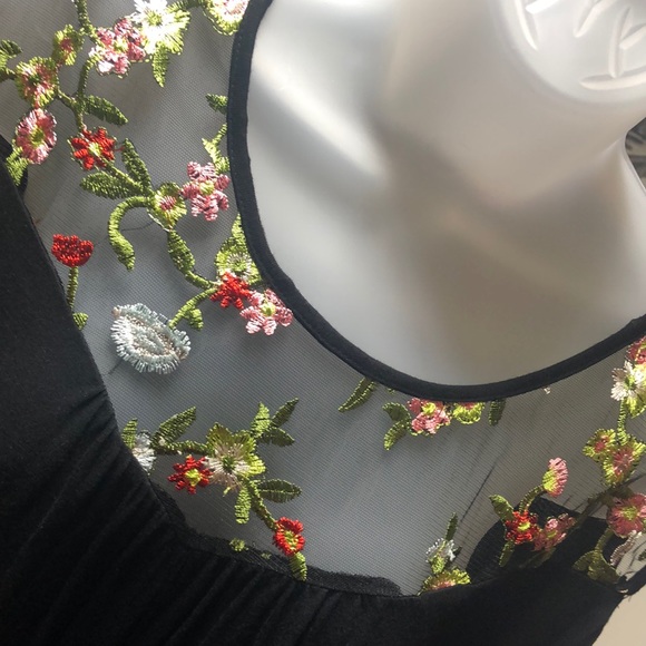 Cut our shoulder top. - Picture 2 of 5